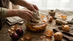 Vahvistaa hiuksia, karkottaa tuholaisia: 5 tapaa käyttää sipulinkuoria kotona ja kasvien hoidossa